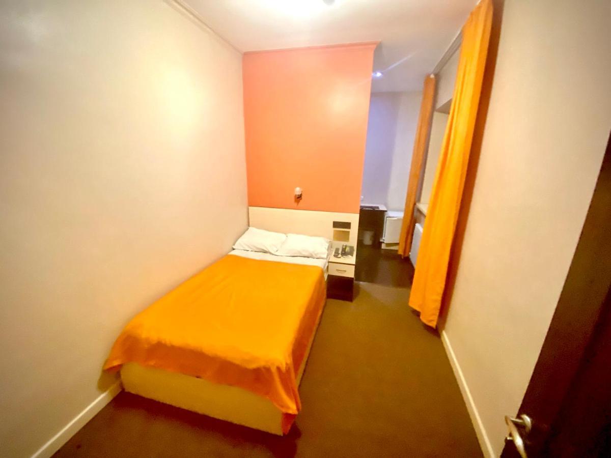 Ulpan Mini Hotel Astaná Exterior foto