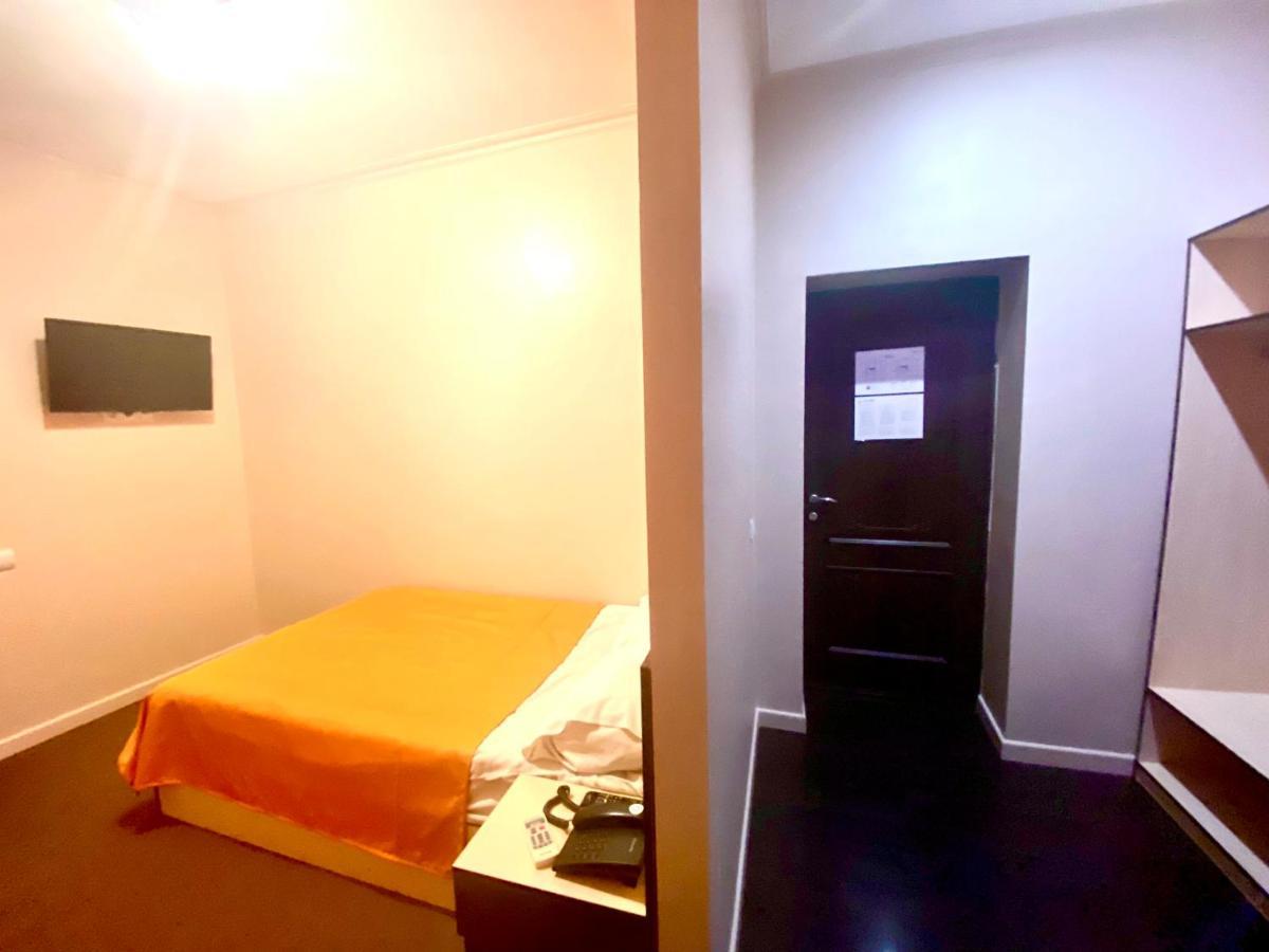 Ulpan Mini Hotel Astaná Exterior foto