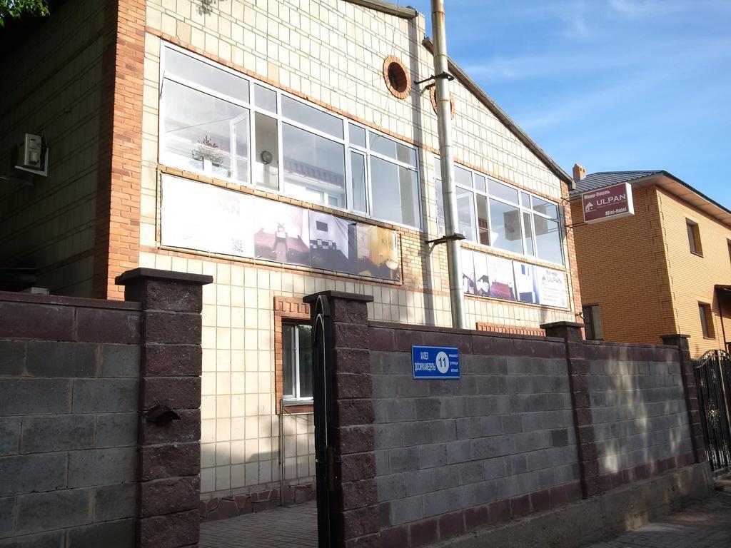 Ulpan Mini Hotel Astaná Exterior foto